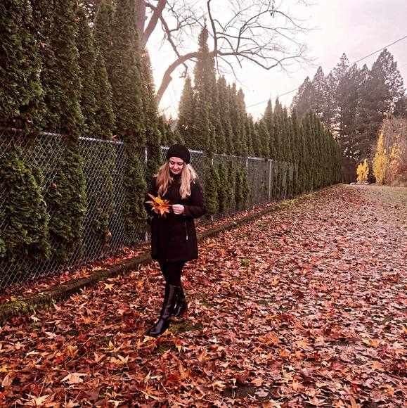 Profile Picture of Aileen Askarova (@reyhan_hocazade) on Poshmark