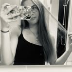 Amy Papier - Facebook Profile Picture of Amy Papier (@amy.papier) on Facebook