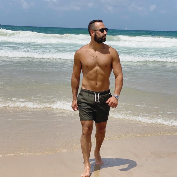 Profile Picture of Elad Levi (@eladlevi) on Poshmark