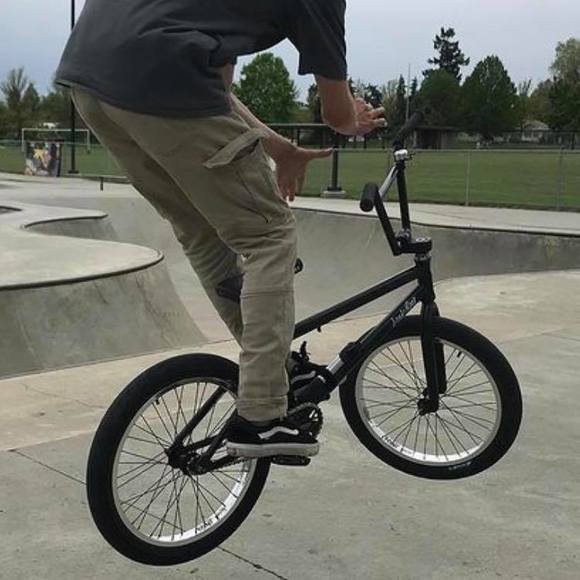 Profile Picture of Levi Berklund (@leviberklund) on Poshmark