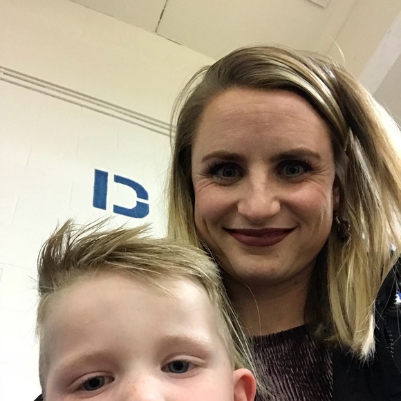 Profile Picture of Whitney Wilde (@wwilde) on Poshmark