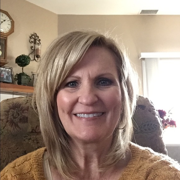 Profile Picture of Teri Boross (@teriboross) on Poshmark