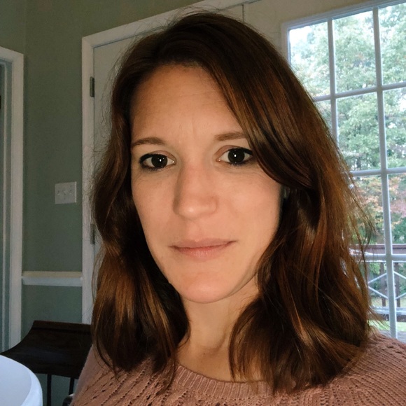 Profile Picture of Alice Casey (@alicekc02) on Poshmark