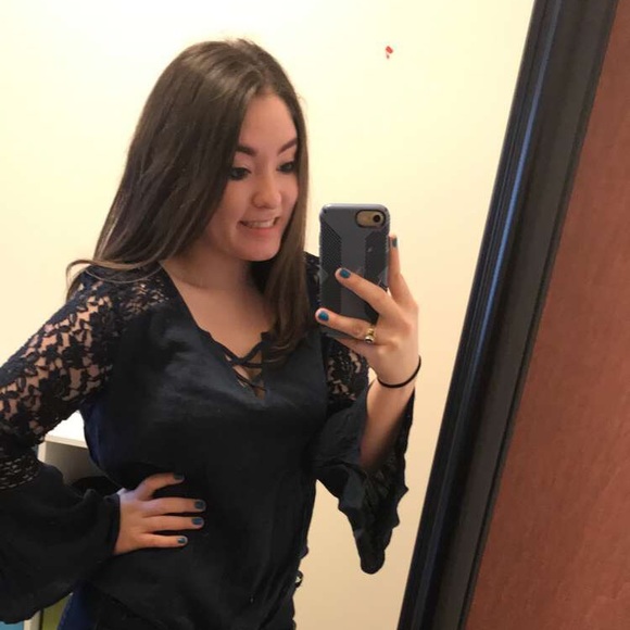 Meg Guynes - Poshmark Profile Picture of Meg Guynes (@megguynes) on Poshmark