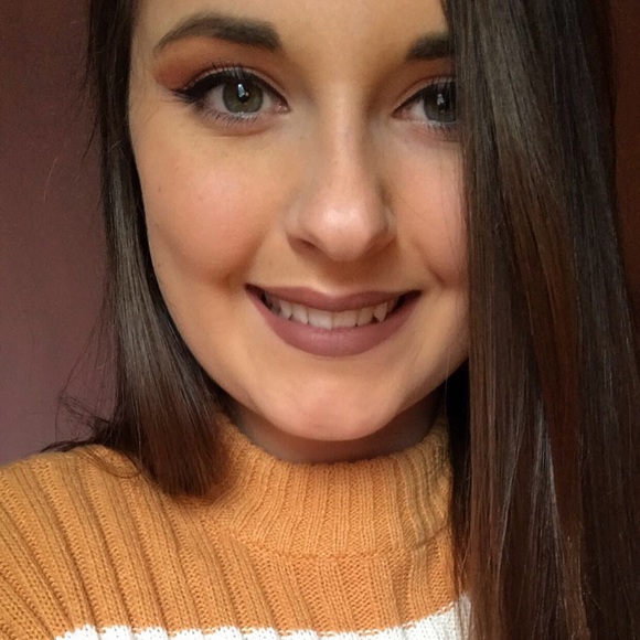 Profile Picture of Nadia Wilson (@nadiaawilsonn) on Poshmark