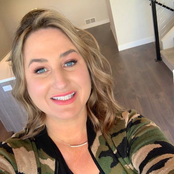 Profile Picture of Brittany Quesnell (@brittany_fejes) on Poshmark