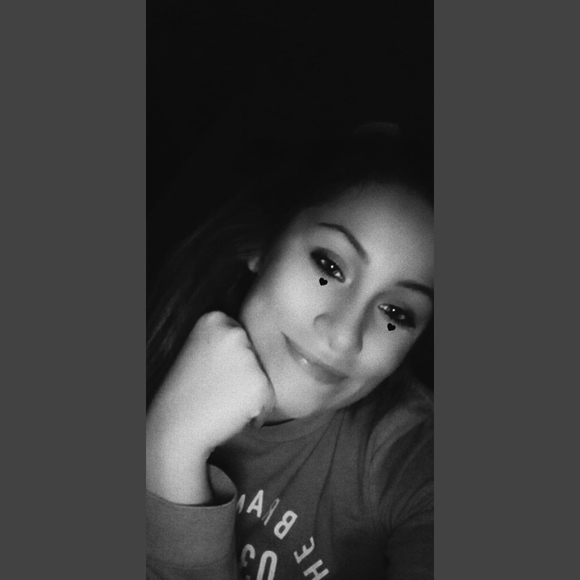 Profile Picture of Lauren Keiter (@laurenkeiter) on Poshmark
