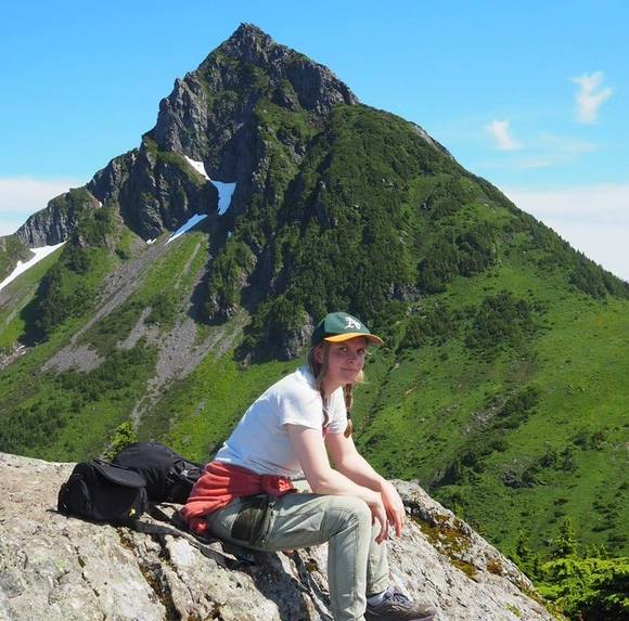 Profile Picture of Elisabeth Hanson (@snikives) on Poshmark