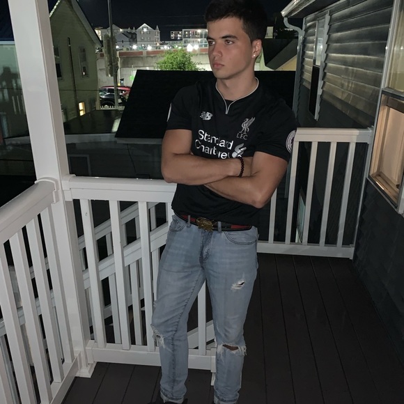 Profile Picture of Daniel Cunha (@dcunha16) on Poshmark