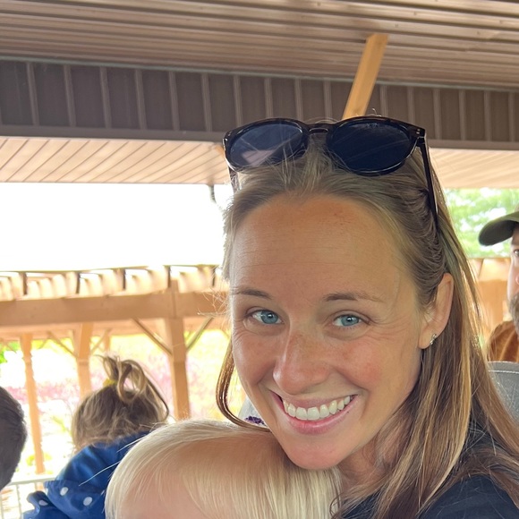 Profile Picture of Bethany Gugino (@bethanygugino) on Poshmark