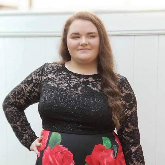 Profile Picture of Amber Bailey (@amberjbailey) on Poshmark