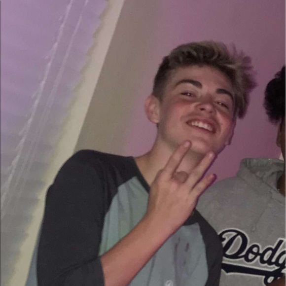 Profile Picture of Jeffrey Isacson (@itzjeffey) on Poshmark