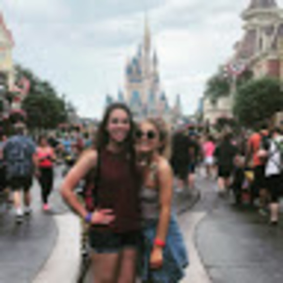 Profile Picture of Nina Scrimale (@nscrimale) on Poshmark