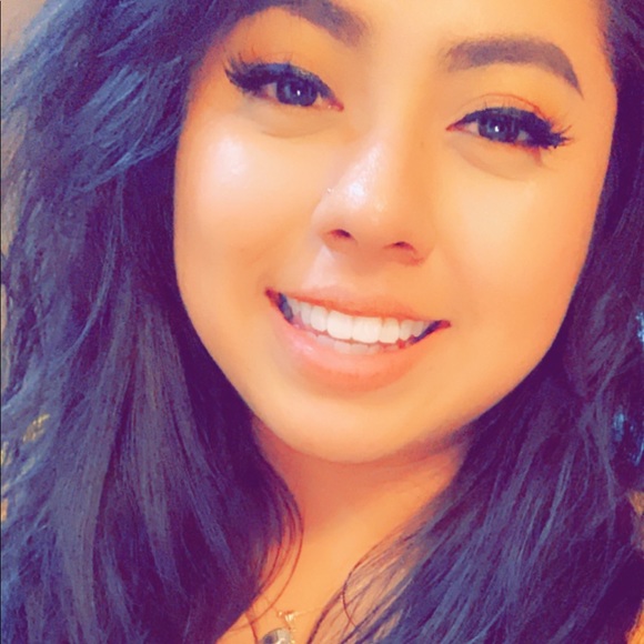 Profile Picture of Arely Sanchez (@przsnchz) on Poshmark