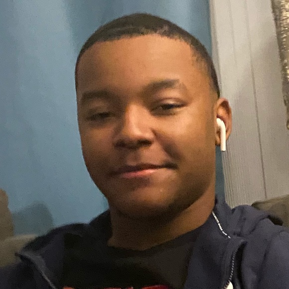 Profile Picture of Khali Davis (@khalitheking20) on Poshmark