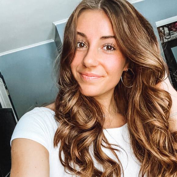 Profile Picture of Kayla Hildenbrandt (@khilly) on Poshmark