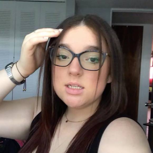 Profile Picture of Jonalys Vargas (@jonalysvargas) on Poshmark