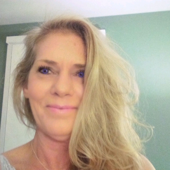 Profile Picture of Lisa Mcconochie (@mcconochie1) on Poshmark