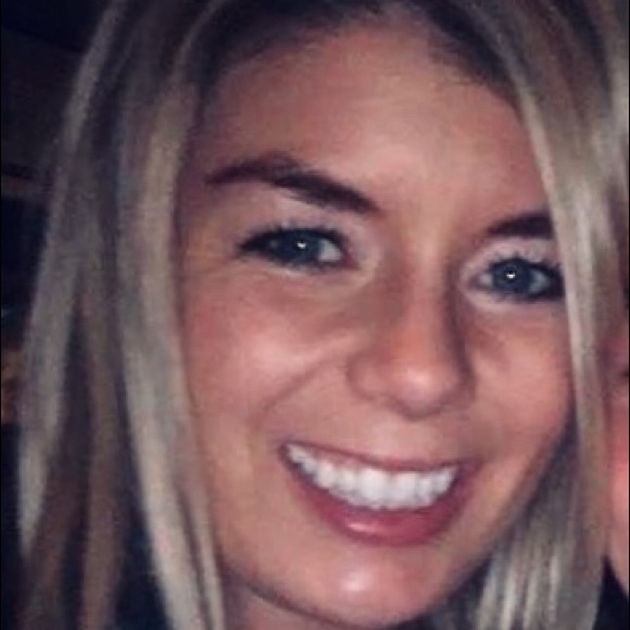 Profile Picture of Diana Mantone (@dimantone) on Poshmark