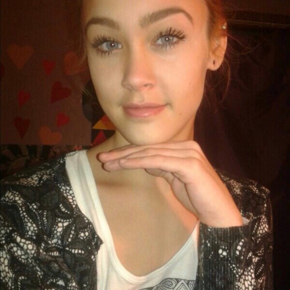 Profile Picture of Bailey Wright (@baileyswright) on Poshmark