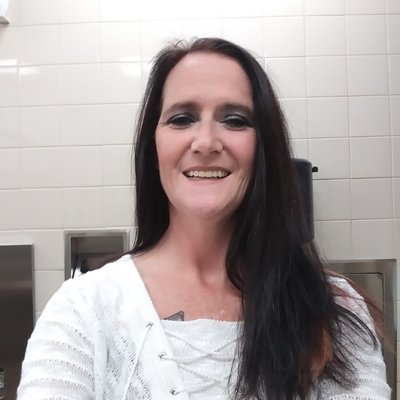 Profile Picture of Robin Stickle-Lucas (@N3wL1f3forM3) on Twitter