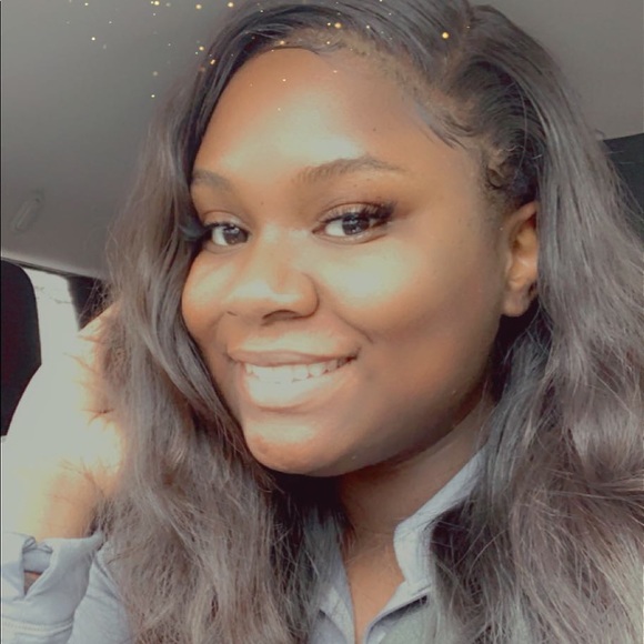 Profile Picture of Sky Kniphfer (@skykniphfer) on Poshmark