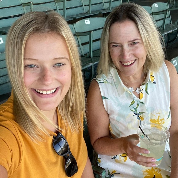 Profile Picture of Rebecca Deliman (@rebeccagrace546) on Poshmark