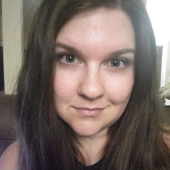 Profile Picture of Kaeley James (@kaeose) on Poshmark