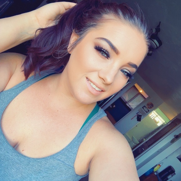 Profile Picture of Alexis Potts (@lexiep27) on Poshmark