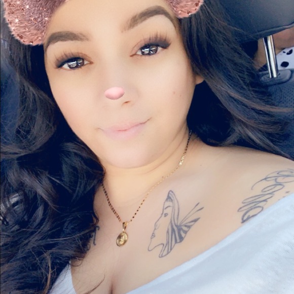 Toni Delayo - Poshmark Profile Picture of Toni Delayo (@toniedelayo17) on Poshmark