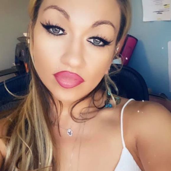 Profile Picture of Ashley Jimenez (@missashleyj86) on Poshmark
