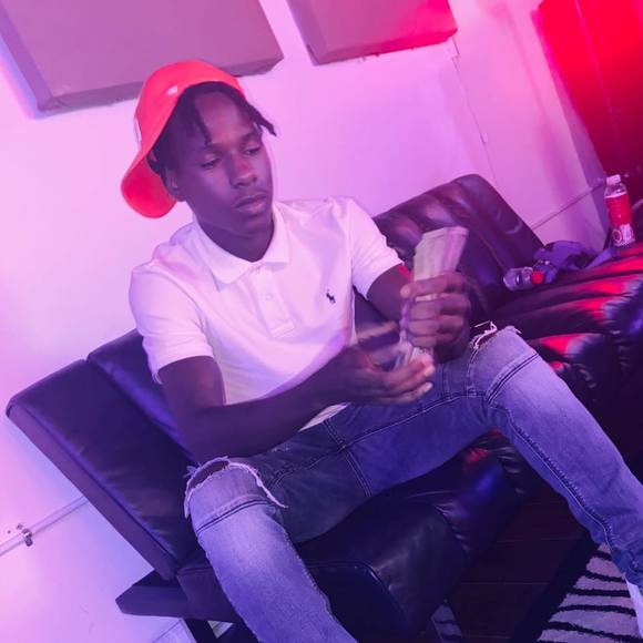 Profile Picture of Domirr Melvins (@domirrm) on Poshmark