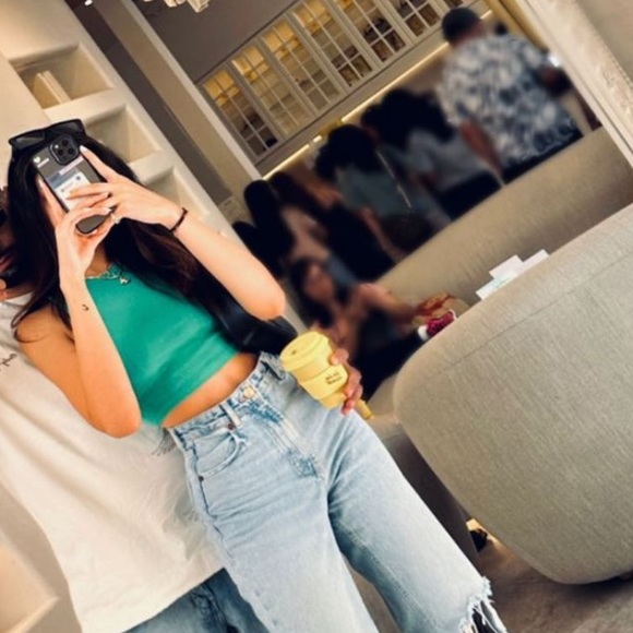 Profile Picture of Kimia Hassanzadeh (@hskimzad) on Poshmark