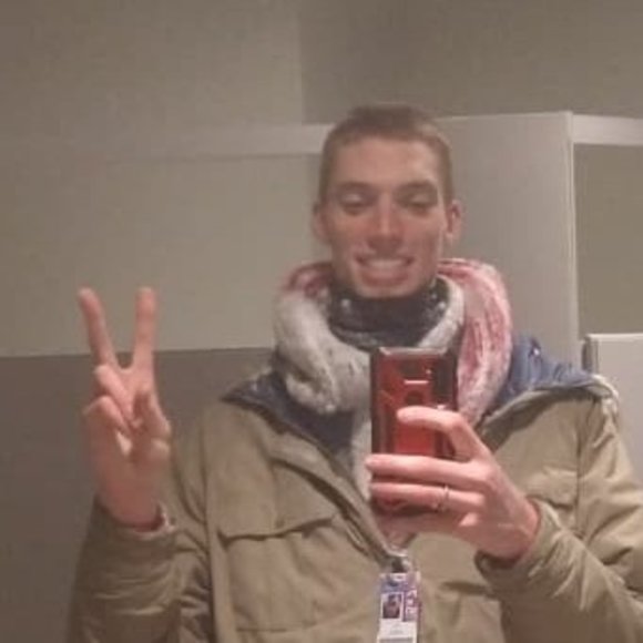 Profile Picture of Joe Deboer (@joemage8) on Poshmark