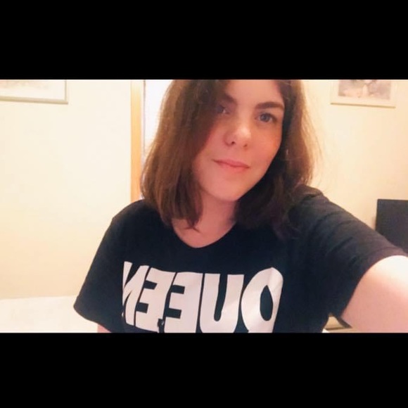 Profile Picture of Ashley Latassa (@ashl13) on Poshmark