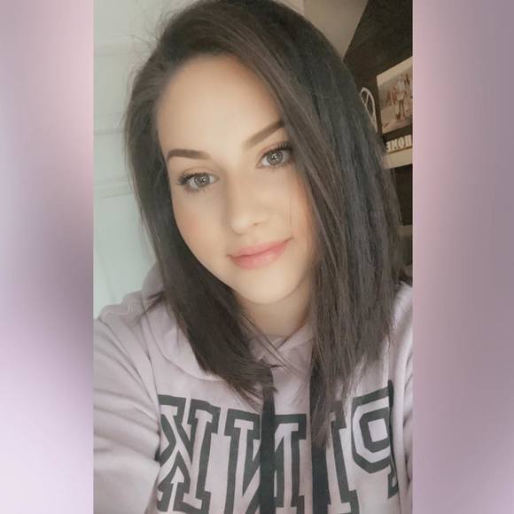 Profile Picture of Hayley Keillor (@hayleykeillor93) on Poshmark