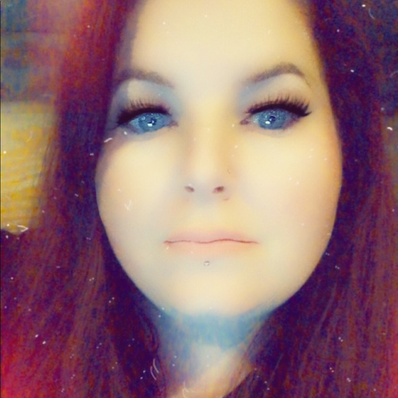 Profile Picture of Ruby Sutton (@rubysutton897) on Poshmark