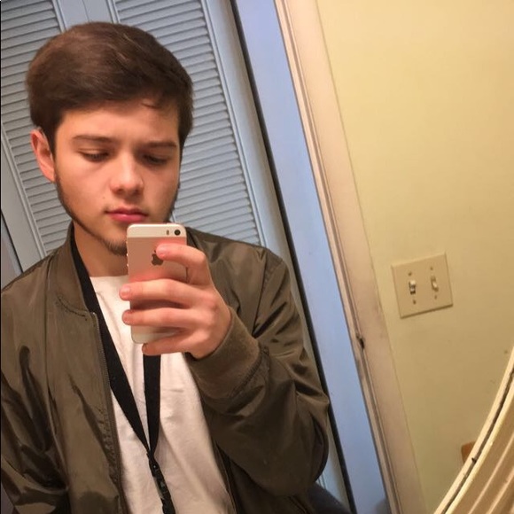 Profile Picture of Jacob Russell (@poolvibes12) on Poshmark