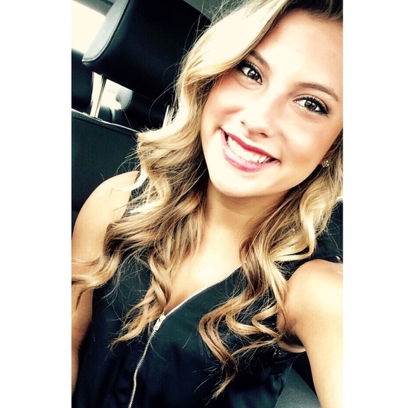 Profile Picture of Skylar Bojan (@skylarbojan) on Poshmark