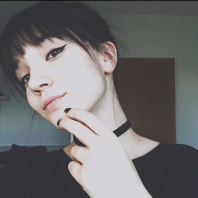 Profile Picture of Caroline Ludwig (@CarolineHorror) on Twitter