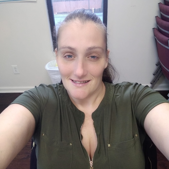 Profile Picture of Kimberly Antler (@kimmyhayes191) on Poshmark