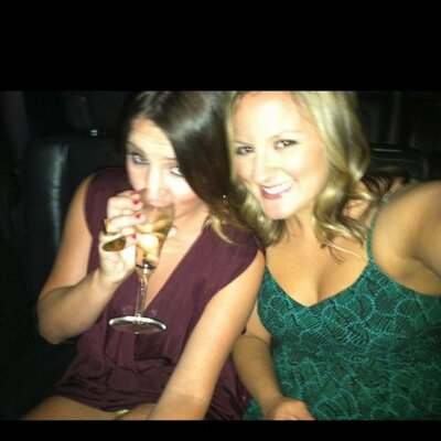 Profile Picture of Amanda Stender (@mandalovesbella) on Twitter