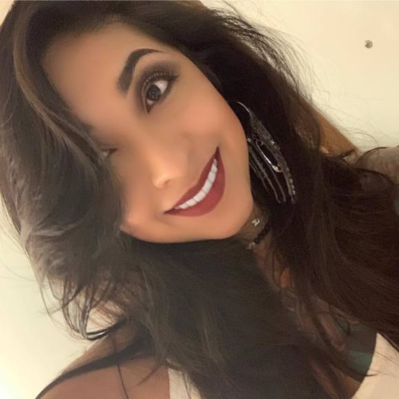 Profile Picture of Crystal Tuttle (@ctuttle2119) on Poshmark
