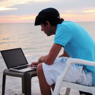 Profile Picture of Robert Resch (@sailjet1) on Twitter