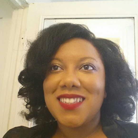 Profile Picture of Kia Roberts (@amourmode27) on Poshmark