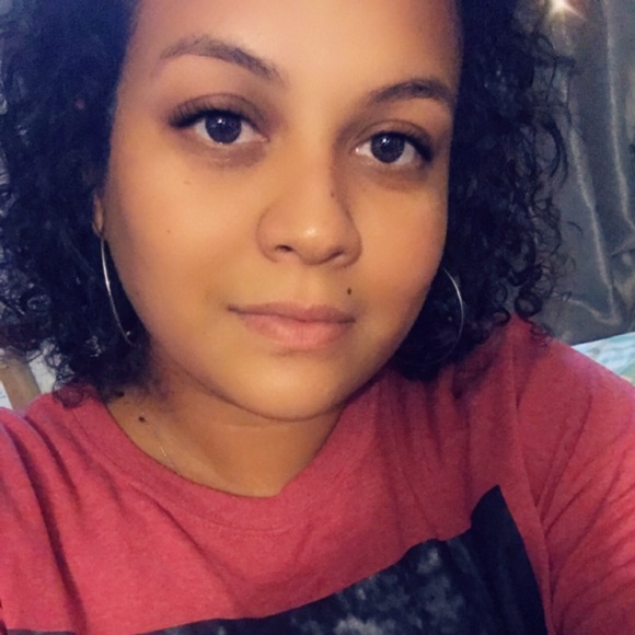 Profile Picture of Crystal Cromwell (@ccrmwell924) on Poshmark