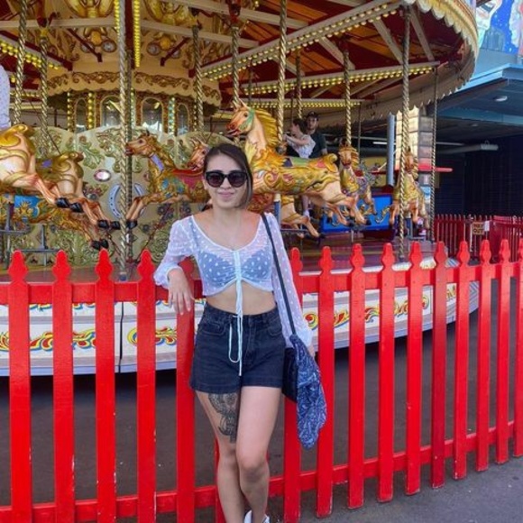 Profile Picture of Geraldiin Cardenas (@giil_cardenas) on Poshmark