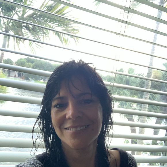 Profile Picture of Gisel Diaz (@gisel_diaz) on Poshmark