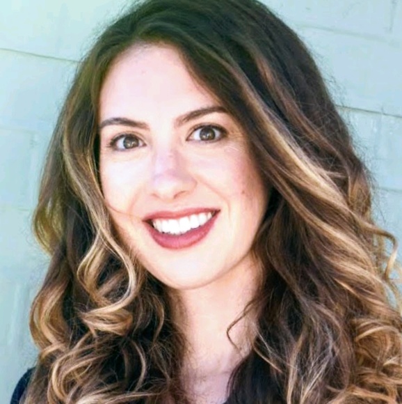 Profile Picture of Meredith Van natta (@mjvannatta) on Poshmark