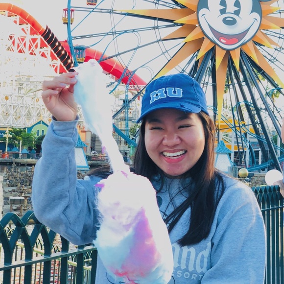 Profile Picture of Caleena Sugiharto (@caleenascloset) on Poshmark